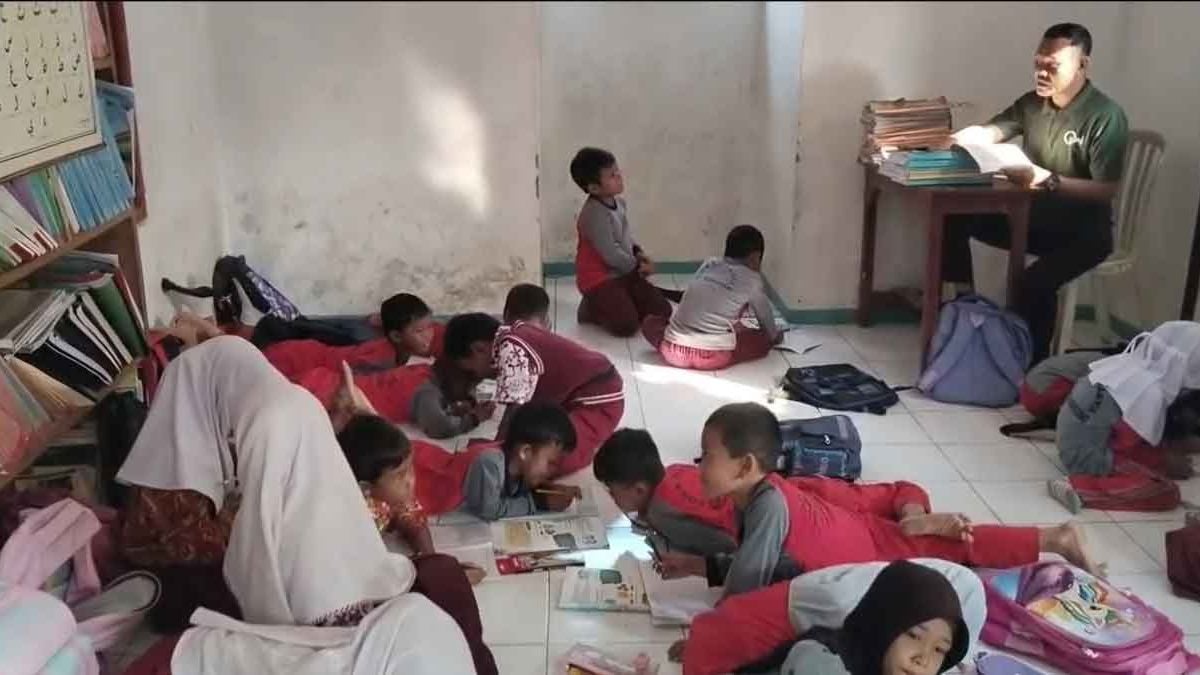 Musala Jadi Saksi Pelajar SD Cipaku Belajar dalam Keterbatasan